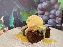 Brownie de chocolate con helado